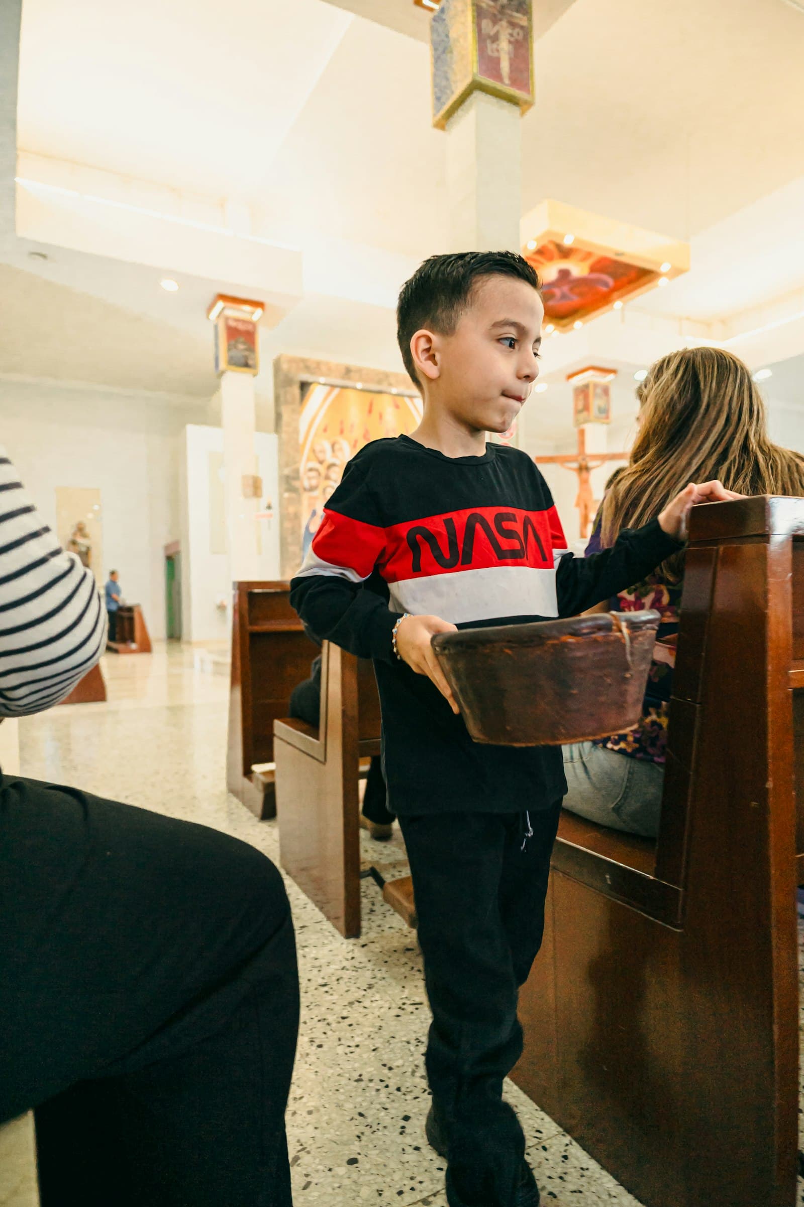 Jeune servant à l'église